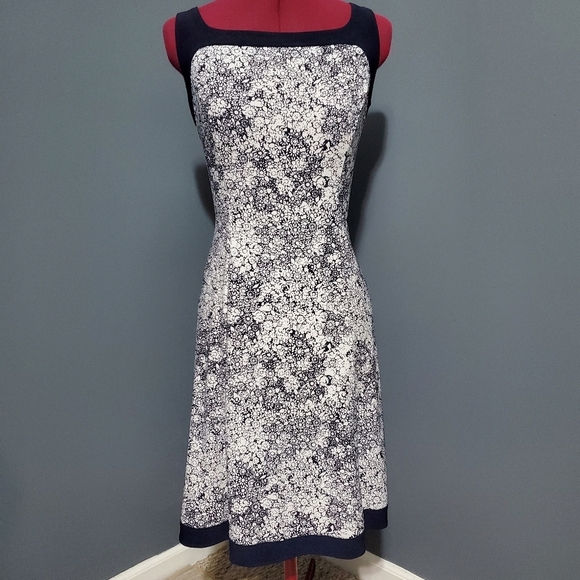 Chaps Dresses & Skirts - Chaps Dress Navy White Flowers Flowy Size Medium